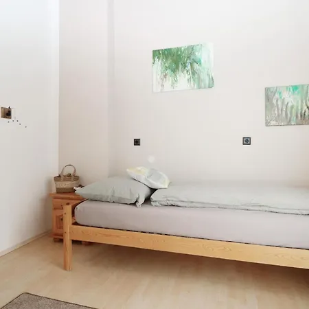 Apartment 3 Bedroom Gorgeous In *