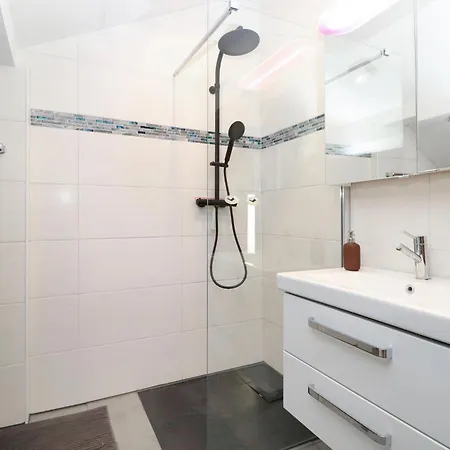3 Bedroom Gorgeous In Apartment Wies